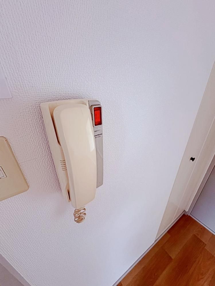 �y�Z�L�����e�B�z�@