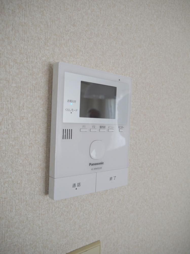 �y�Z�L�����e�B�z�@