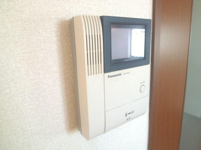 �y�Z�L�����e�B�z�@