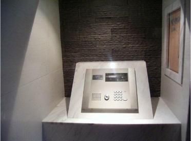 �y�Z�L�����e�B�z�@