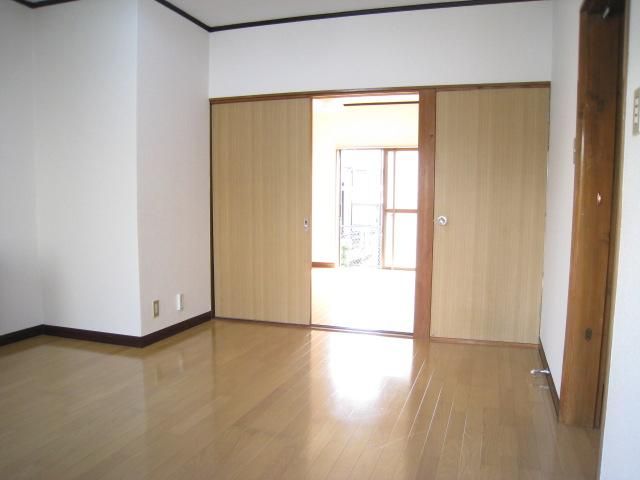 �y���ԁE���r���O�z�@