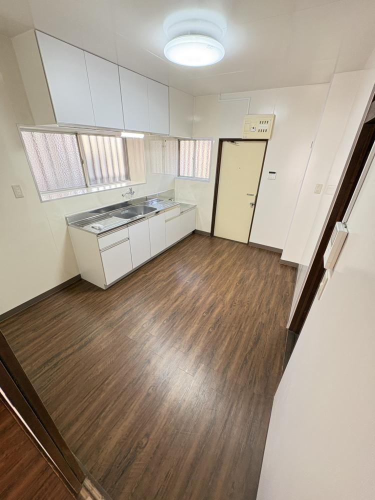 �y�����E���r���O�z�@