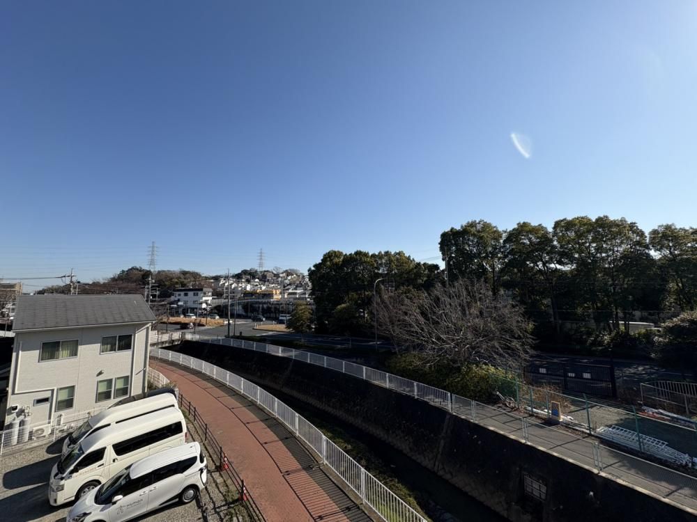 �y���]�z�@