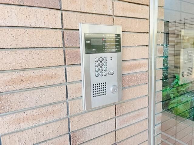 �y�Z�L�����e�B�z�@