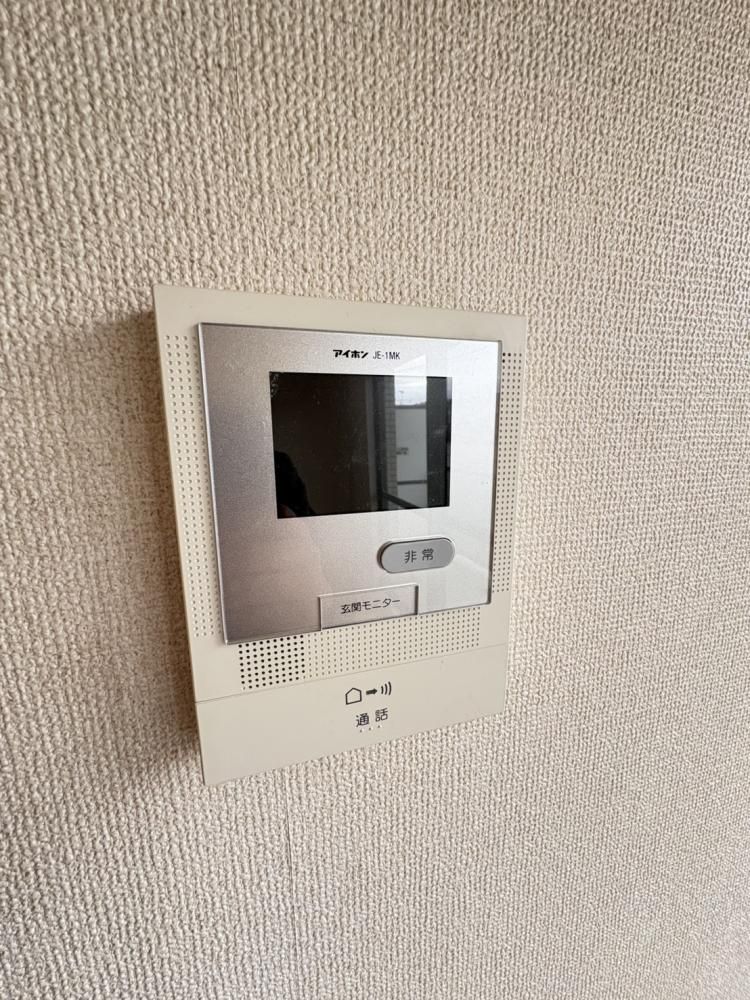 �y�Z�L�����e�B�z�@