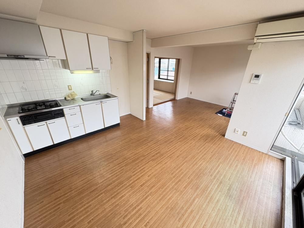 �y�����E���r���O�z�@