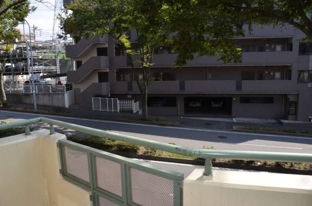 �y���]�z�@