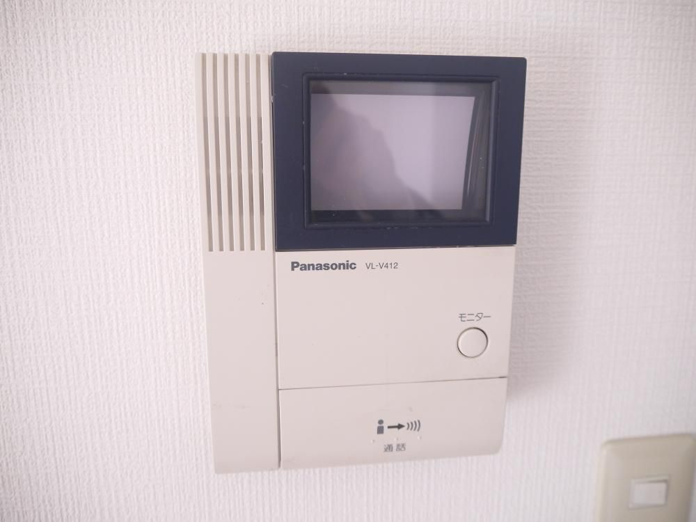 �y�Z�L�����e�B�z�@