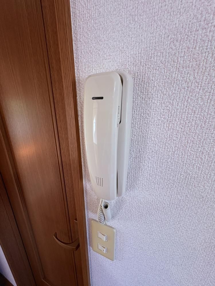 �y�Z�L�����e�B�z�@