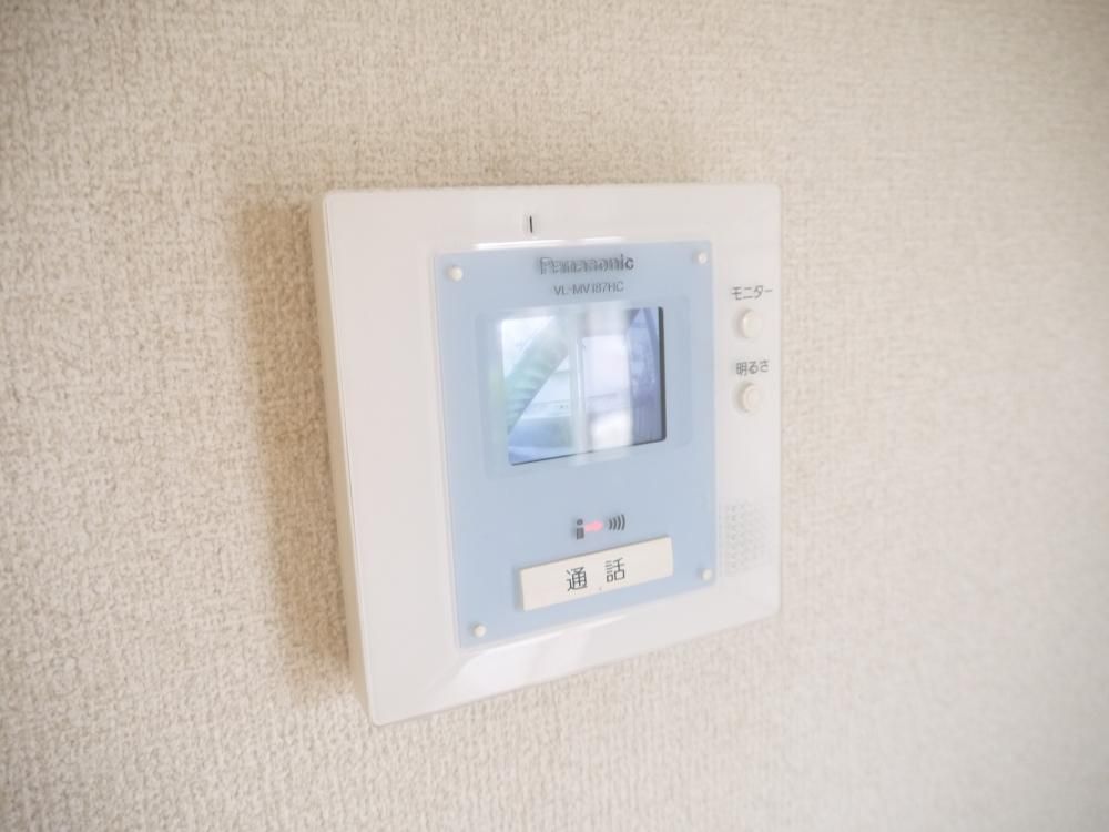 �y�Z�L�����e�B�z�@