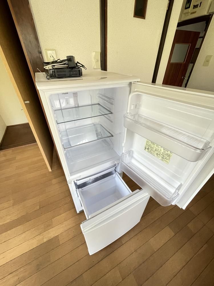 【その他設備】　備付冷蔵庫、修理保証なし。