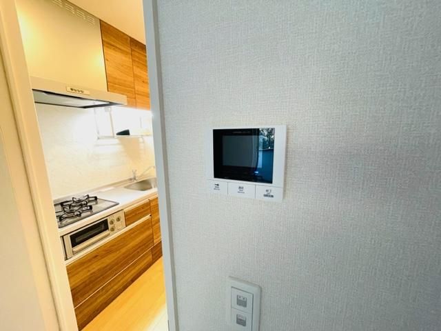 �y�Z�L�����e�B�z�@