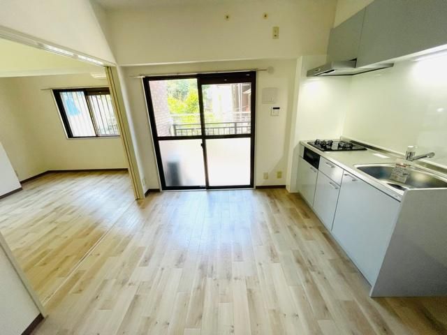 �y���ԁE���r���O�z�@