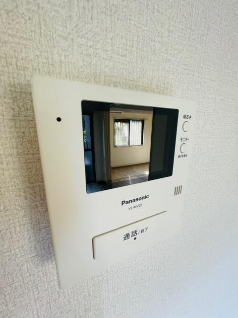 �y�Z�L�����e�B�z�@