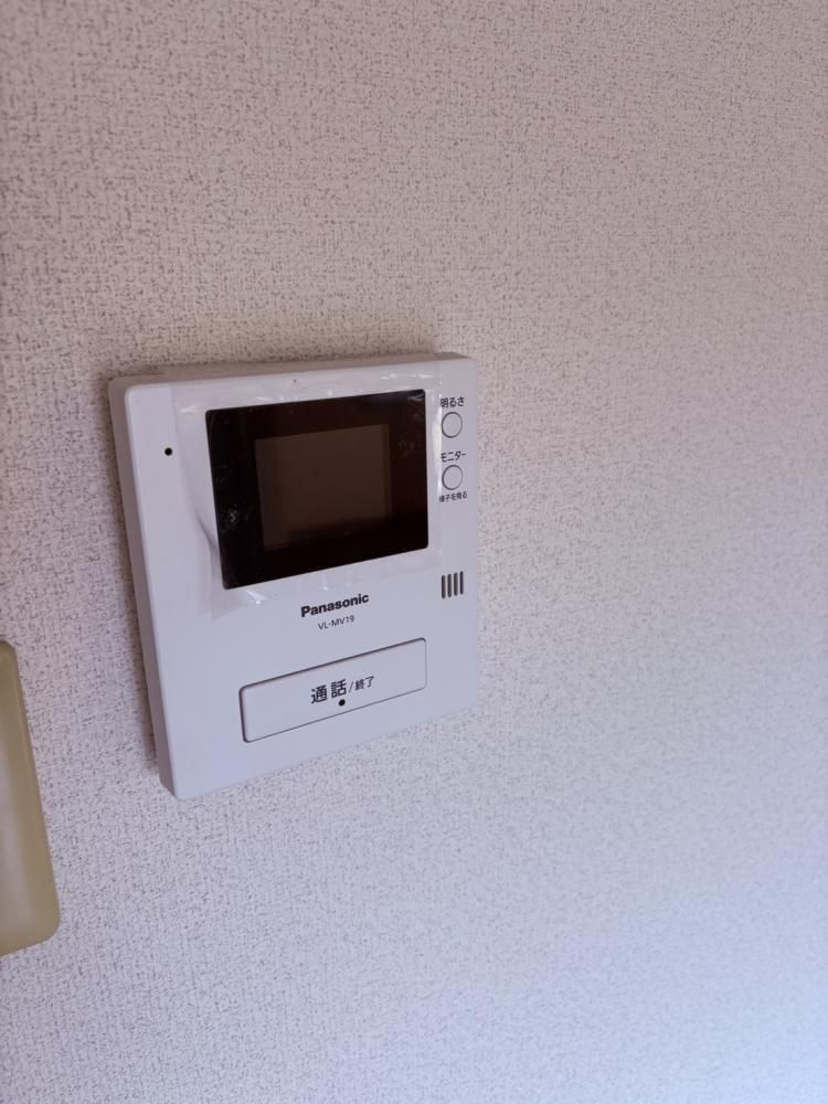 �y�Z�L�����e�B�z�@