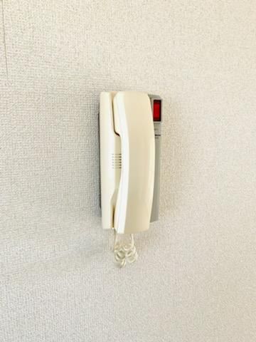 �y�Z�L�����e�B�z�@