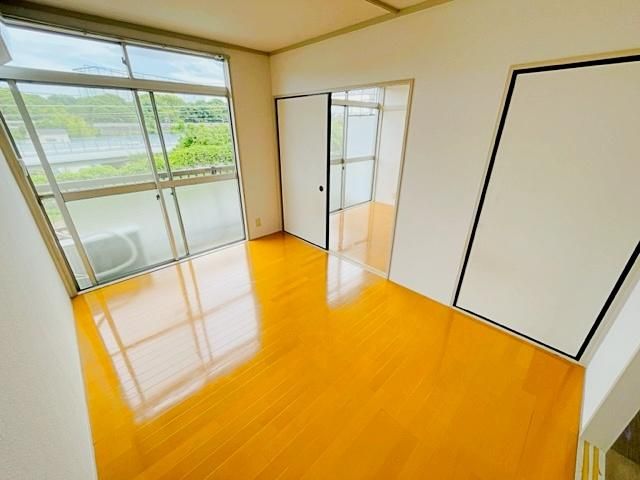 yԁErOz@ʂ̂̎ʐ^łB
